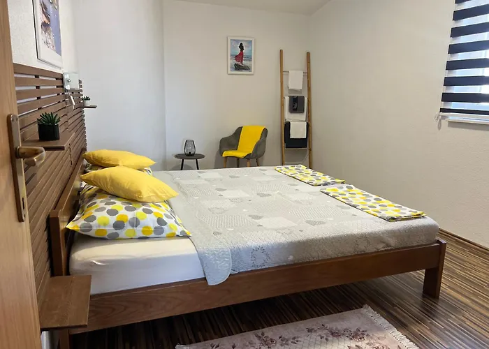 Mia * Τρογκίρ